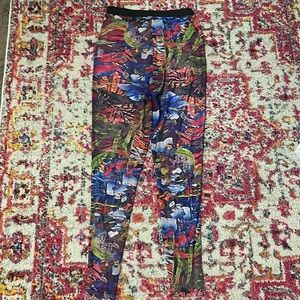 Mesh, jungle-like print leggings
